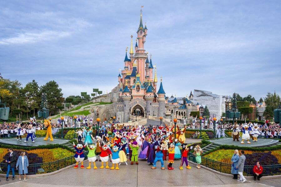 Công viên Disneyland Paris thu hút rất nhiều du khách tham quan
