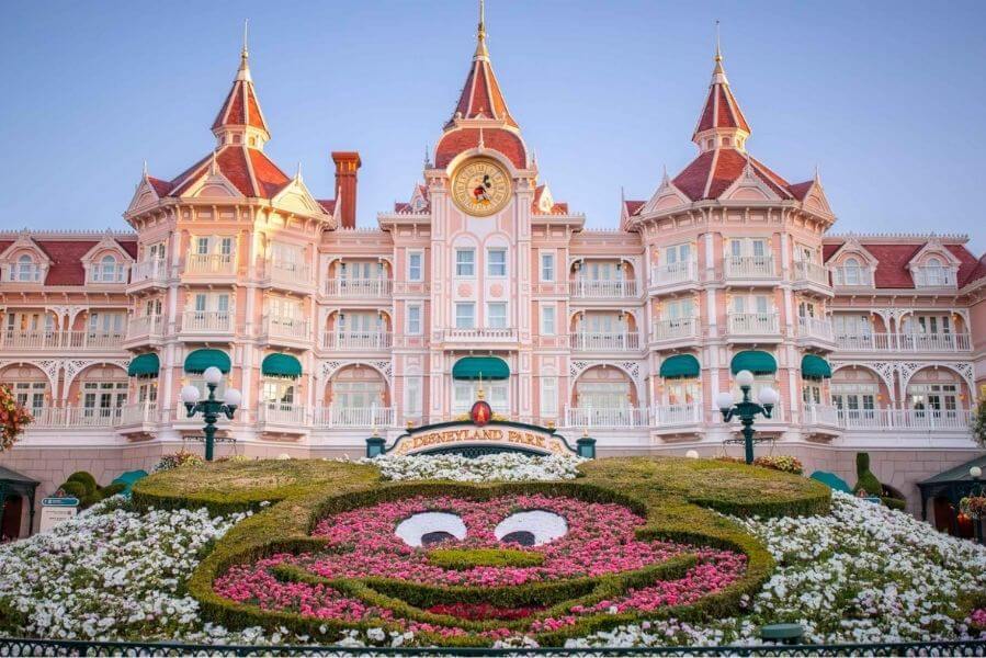 Disneyland Park với chủ đề thế giới cổ tích