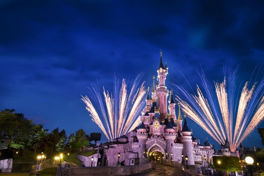 Pháo hoa vào cuối ngày tại Disneyland Paris