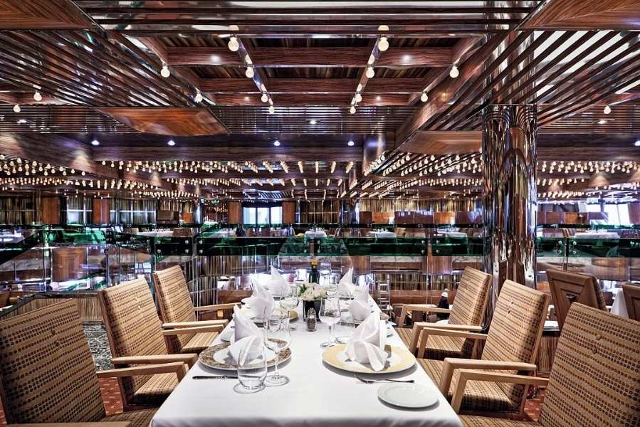 Khu vực nhà hàng ăn uống ngay trên du thuyền Costa Fascinosa